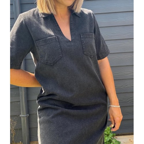 Robe courte en jeans noir...
